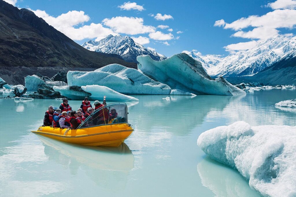 Tasman Glacier Explorer (1/10)