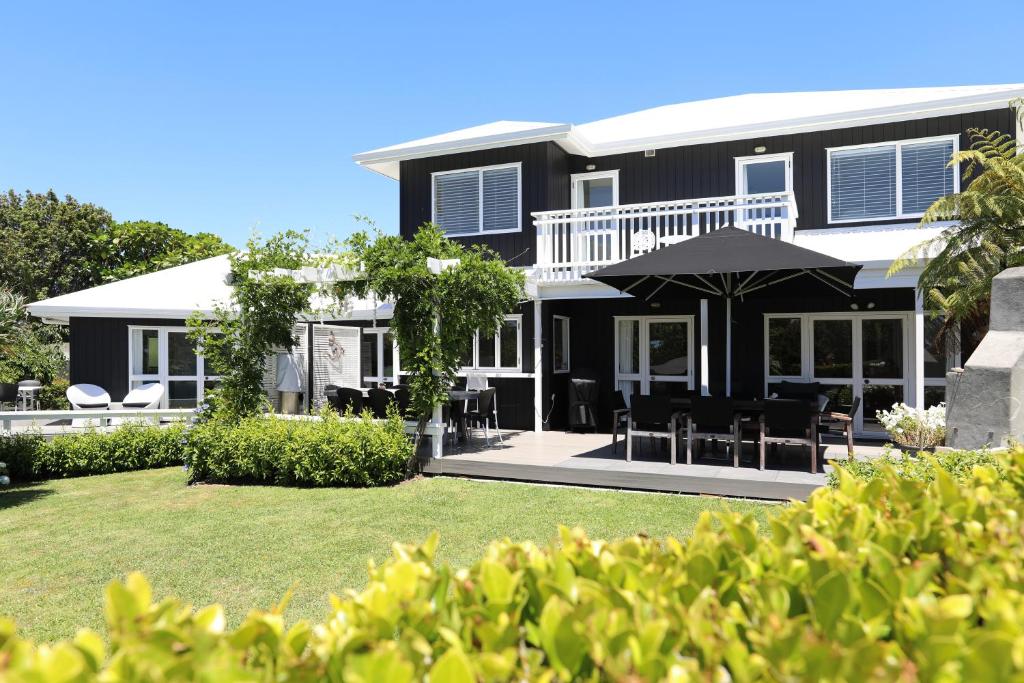 Coromandel Hahei Bed & Breakfast (1/10)